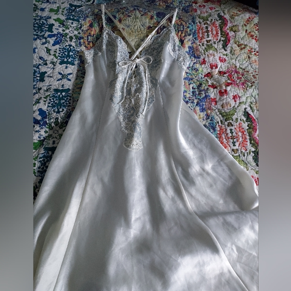 Victoria's Secret size small nightgown